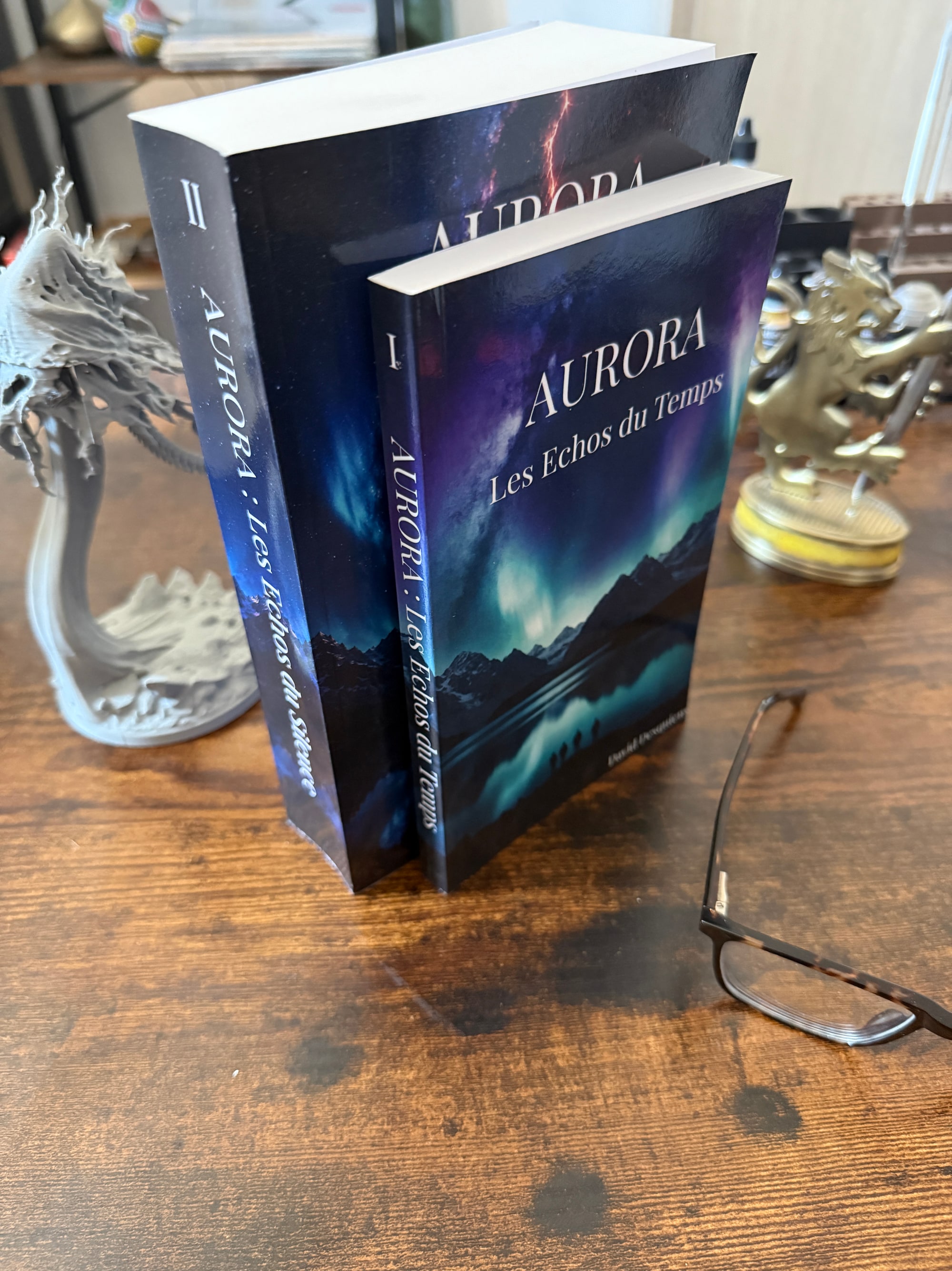 Photo des romans Aurora imprimés, Tome 1 et Tome 2
